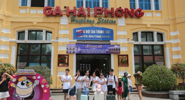 Áp dụng những kinh nghiệm đặt vé tàu Hoa Phượng Đỏ giá rẻ cho sinh viên, mỗi chuyến đi của bạn sẽ trở nên nhẹ nhàng, tiết kiệm và trọn vẹn hơn.