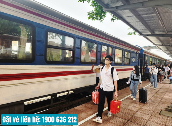 Sinh viên mua vé tàu Tết 2026 được giảm bao nhiêu?