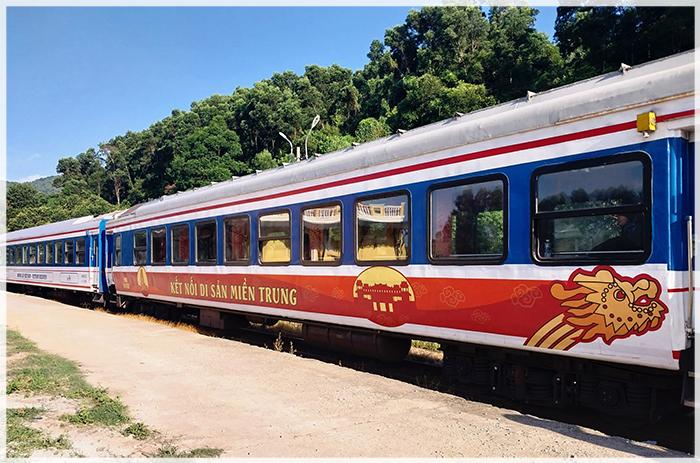 Tàu di sản Huế Đà Nẵng